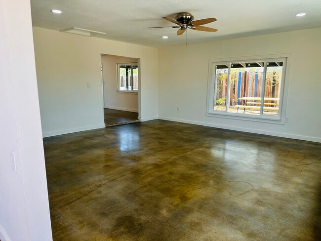 6585 Center St in Joshua Tree, CA - Building Photo - Building Photo
