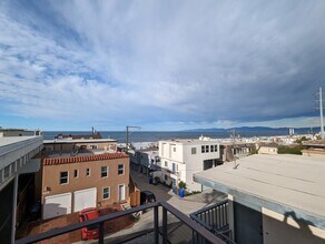 3604 Alma Ave, Unit C in Manhattan Beach, CA - Building Photo - Building Photo