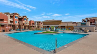 Zaterra Luxury Apartments in Chandler, AZ - Building Photo - Building Photo