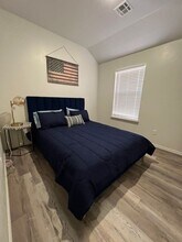 1212 SW Oklahoma Ave-Unit -Apt B in Lawton, OK - Foto de edificio - Building Photo