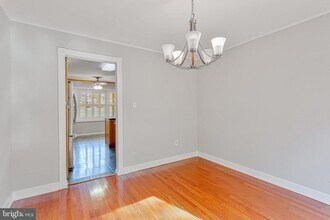 12027 Cheviot Dr in Herndon, VA - Building Photo - Building Photo