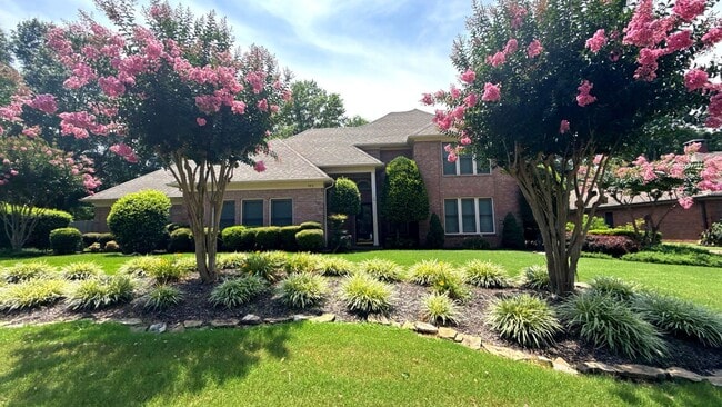 property at 983 Rolling Oaks Ln