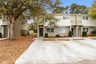 835 Von Kolnitz Rd in Mount Pleasant, SC - Building Photo