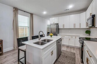 2325 Budd St in Dallas, TX - Building Photo - Building Photo