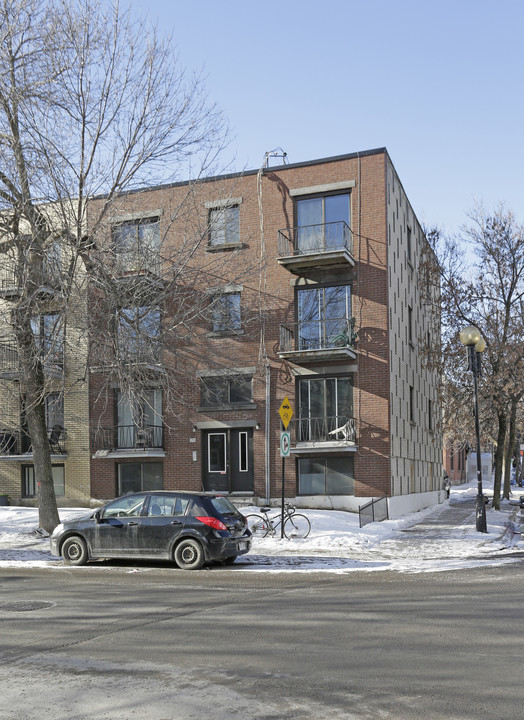 3245 De Rouen in Montréal, QC - Building Photo