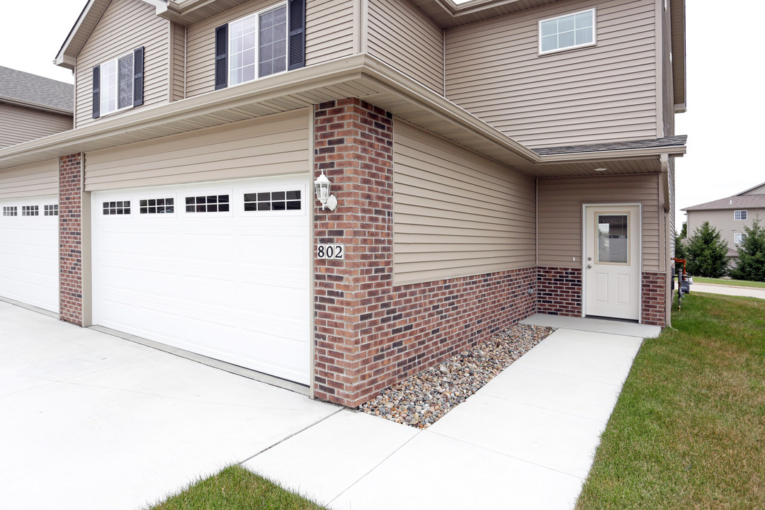 The Villas at Gateway Townhomes in Grimes, IA - Foto de edificio