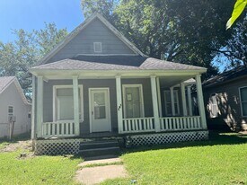 121 W Kansas St in Pittsburg, KS - Building Photo