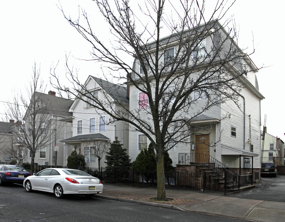 12-18 Remsen Ave in New Brunswick, NJ - Foto de edificio