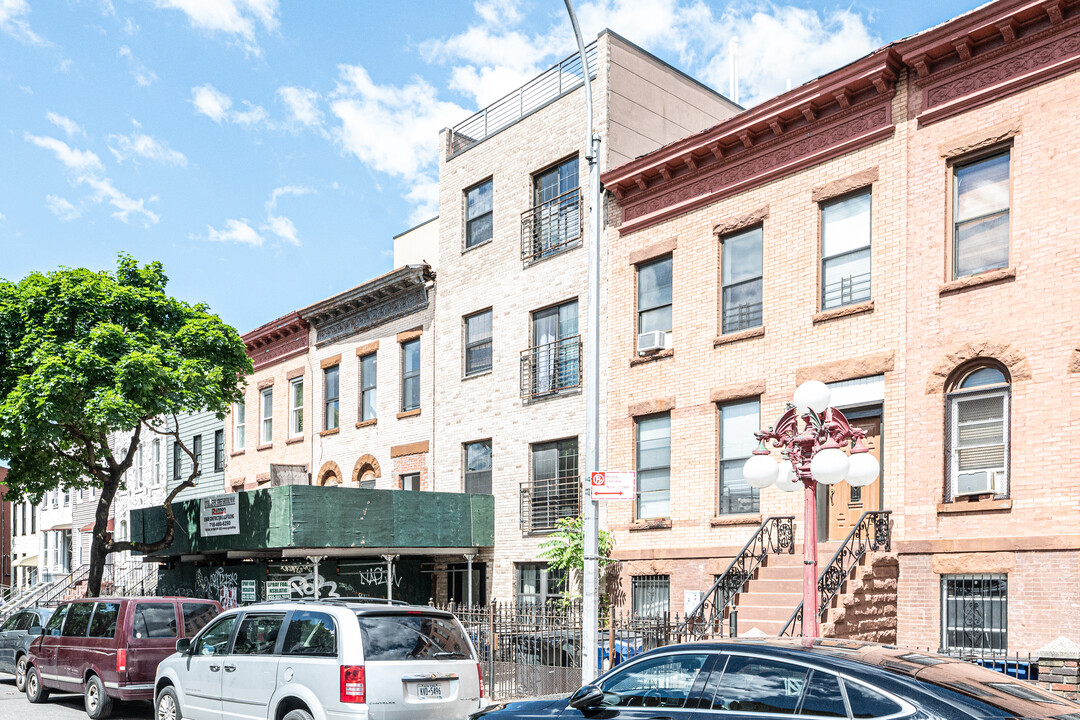 129 Schaefer Street in Brooklyn, NY - Building Photo