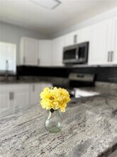 15423 W Pond Woods Dr in Tampa, FL - Building Photo - Building Photo