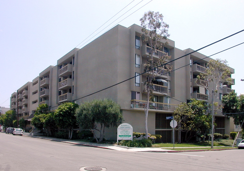 Hollywood Regis Condominiums in Los Angeles, CA - Building Photo