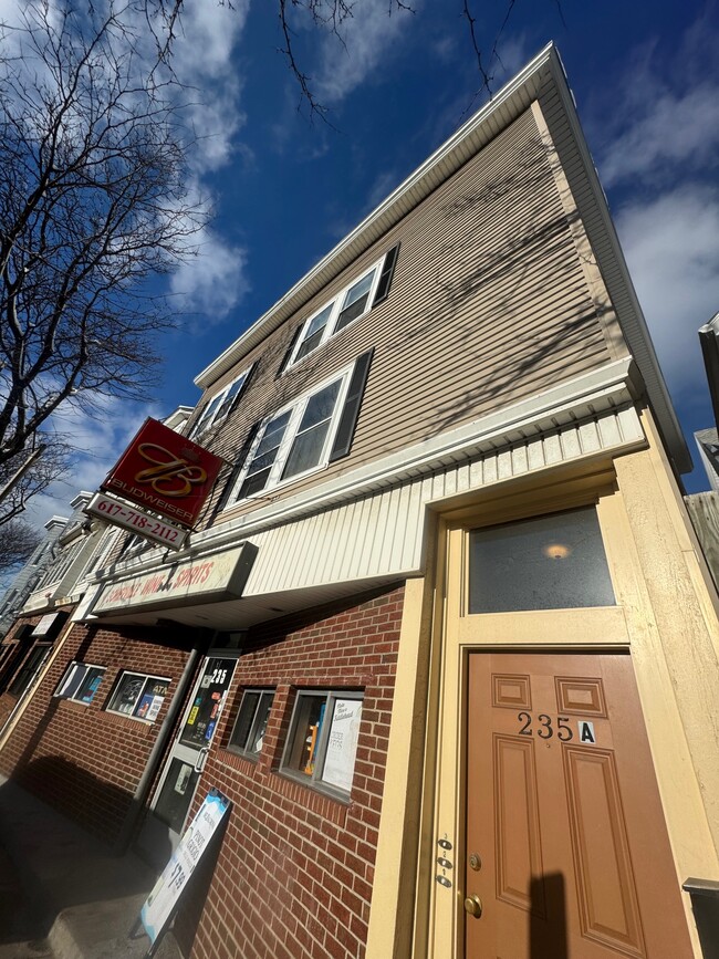 235D Highland Ave, Unit 1 in Somerville, MA - Building Photo - Building Photo