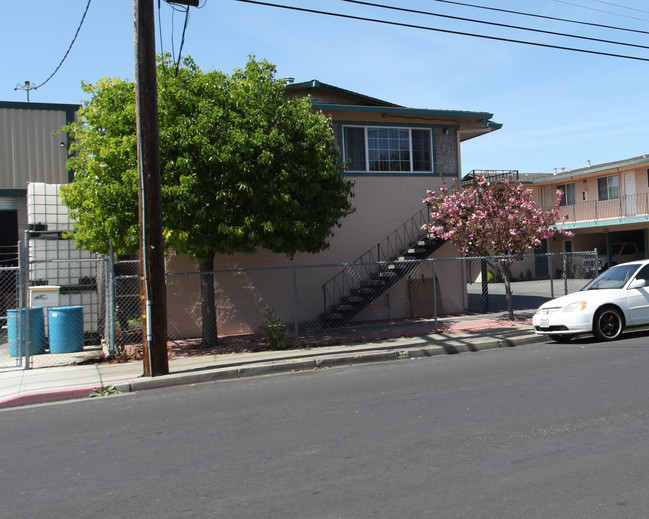 119 Willow St in Redwood City, CA - Building Photo - Building Photo