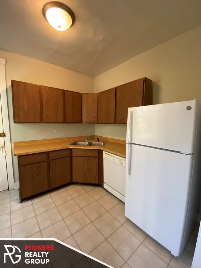 3523 N Racine Ave, Unit 3523-W3