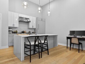 355 Congress St in Boston, MA - Building Photo - Building Photo