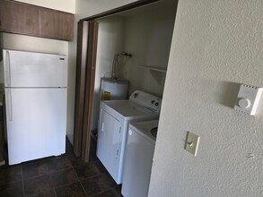 1157 Picture St in Independence, OR - Foto de edificio - Building Photo