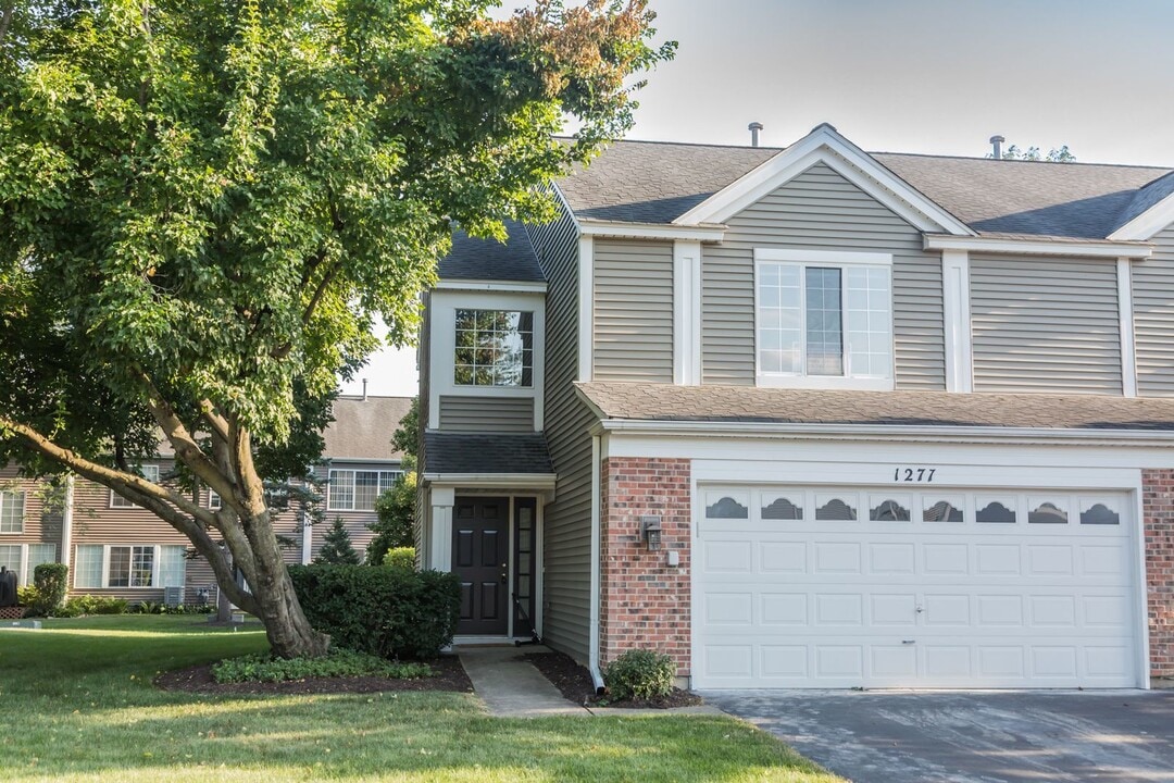 1277 Silk Oak Ln in Bartlett, IL - Building Photo
