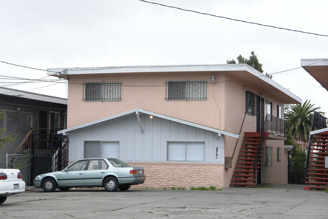 2245 E 20th St in Oakland, CA - Building Photo