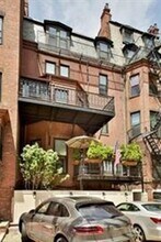 365 Beacon St in Boston, MA - Foto de edificio - Building Photo