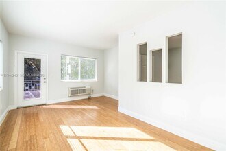 7301 Carlyle Ave in Miami Beach, FL - Building Photo - Building Photo