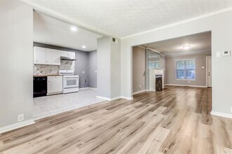 5016 W Mockingbird Ln in Dallas, TX - Building Photo - Building Photo