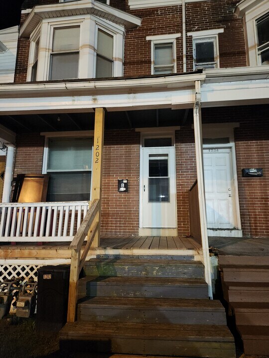 1202 W King St in York, PA - Foto de edificio