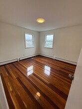 73 Furnace St, Unit 2 in North Adams, MA - Foto de edificio - Building Photo