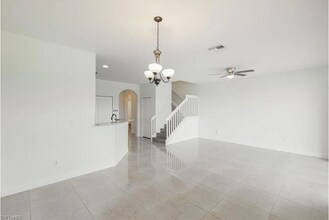 7029 Ambrosia Ln in Naples, FL - Foto de edificio - Building Photo