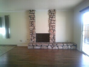 6400 Cochran Dr in Bakersfield, CA - Building Photo - Building Photo
