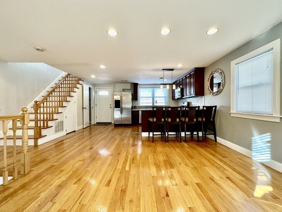 62 Dunboy St in Boston, MA - Building Photo