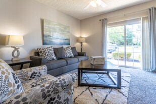 Summit Place Apartments in Louisville, KY - Building Photo