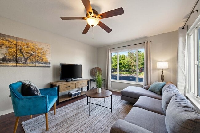 5904 40th St in Sacramento, CA - Building Photo - Building Photo