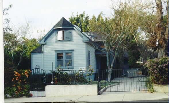 1033-1043 E Santa Clara St in Ventura, CA - Building Photo - Building Photo