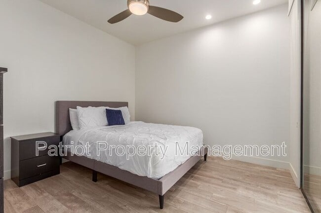 property at 9708-9708 E Vía Linda
