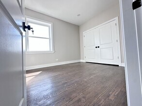 5011 N Troy St, Unit Troy in Chicago, IL - Foto de edificio - Building Photo