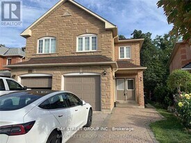 615 Summer Park Crescent in Mississauga, ON - Building Photo