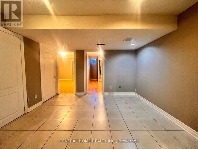 46 Clifton Ct in Markham, ON - Building Photo - Building Photo