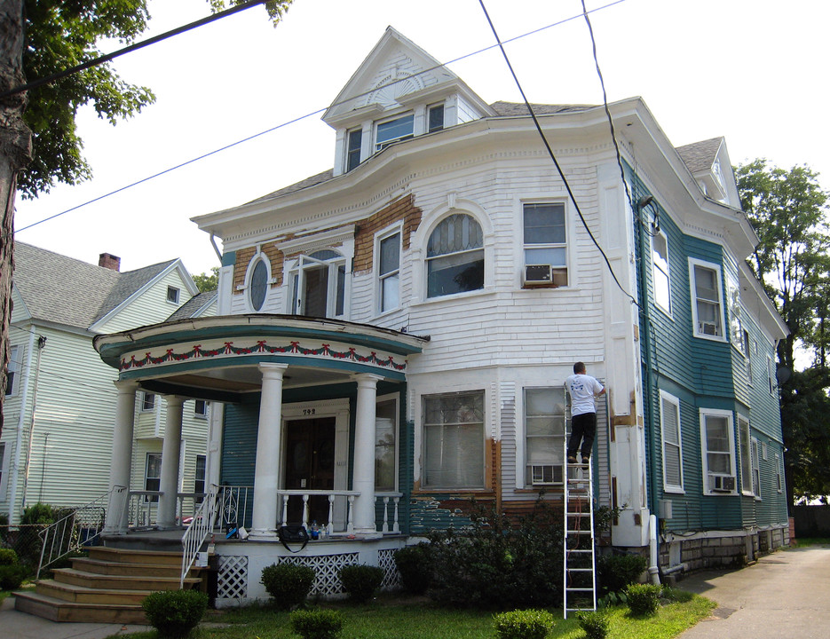 742 Elm St in New Haven, CT - Foto de edificio