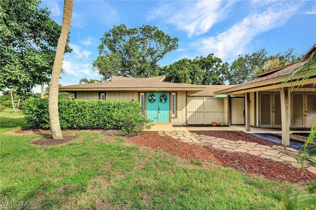 4280 Island Cir in Ft. Myers, FL - Building Photo