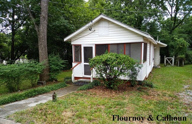 property at 2916 Thomas St