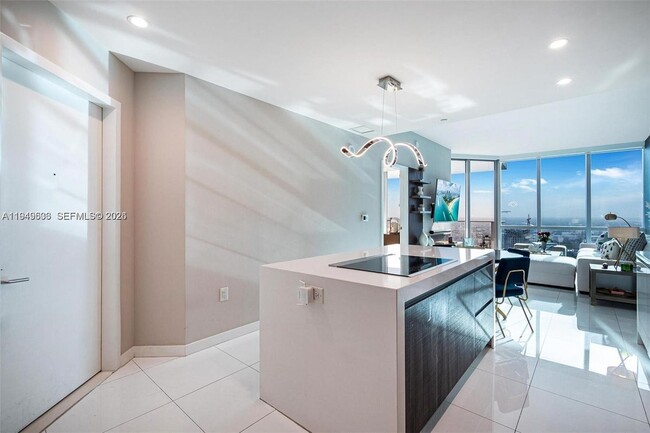 851 NE 1st Ave in Miami, FL - Foto de edificio - Building Photo