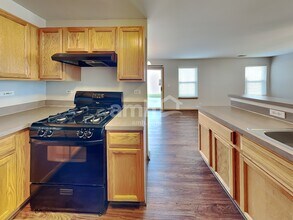 250 Wedgewood Cir in Lake In The Hills, IL - Building Photo - Building Photo