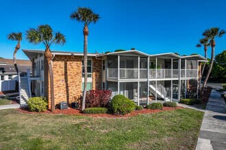 Lindru Gardens in Clearwater, FL - Building Photo - Building Photo