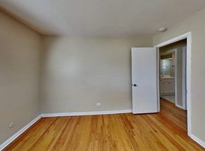 7641 S Oconto Ave in Bridgeview, IL - Foto de edificio - Building Photo