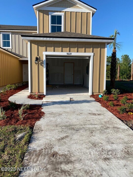 9593 Mira Loma Dr in Jacksonville, FL - Building Photo