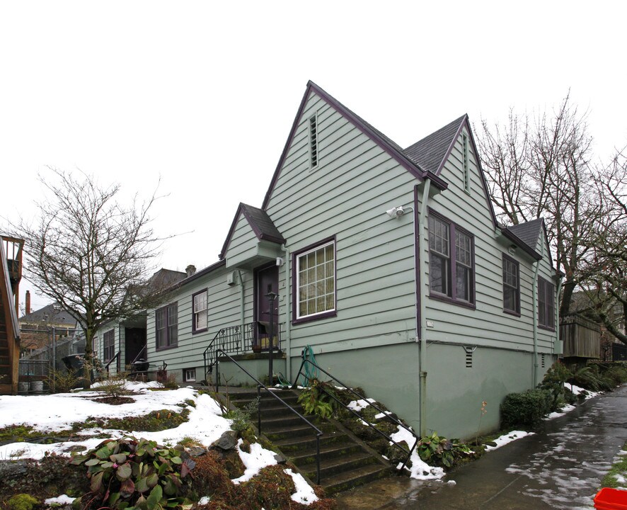 2374 NW Northrup St in Portland, OR - Building Photo