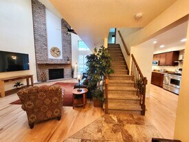 1518 E Nichols Cir in Centennial, CO - Building Photo