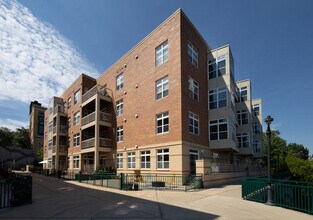 1915 N Water St, Unit 204 in Milwaukee, WI - Building Photo - Building Photo