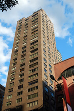 733 Park Ave in New York, NY - Building Photo - Building Photo