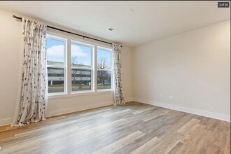 613 Herndon Pky, Unit 51 in Herndon, VA - Building Photo - Building Photo